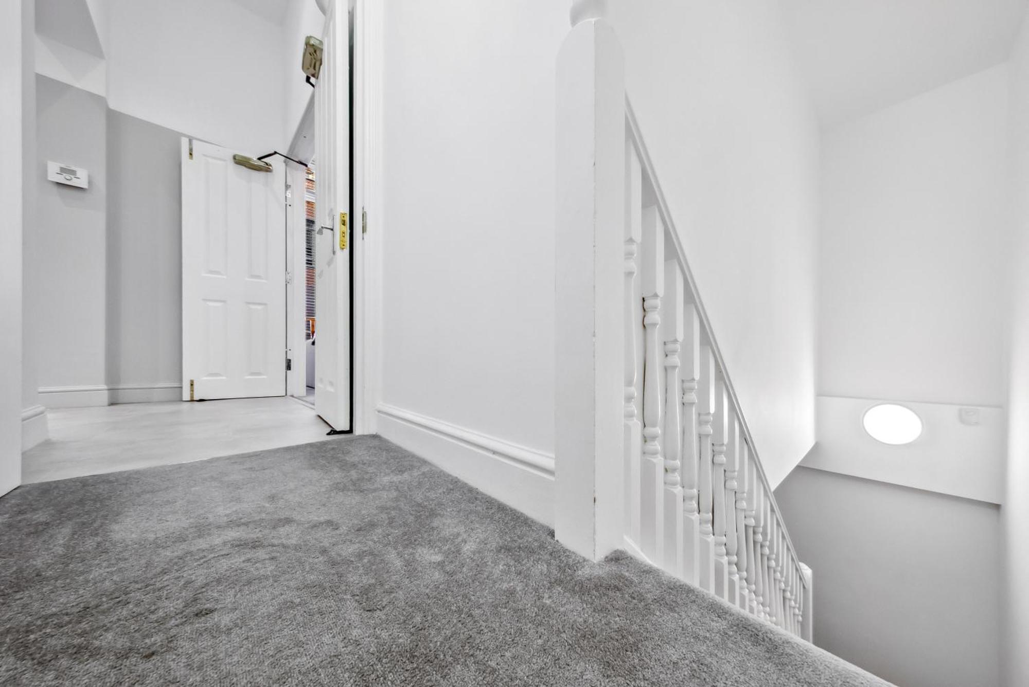 Modern 2 Bed Flat - Near Farringdon & Old Street Station -