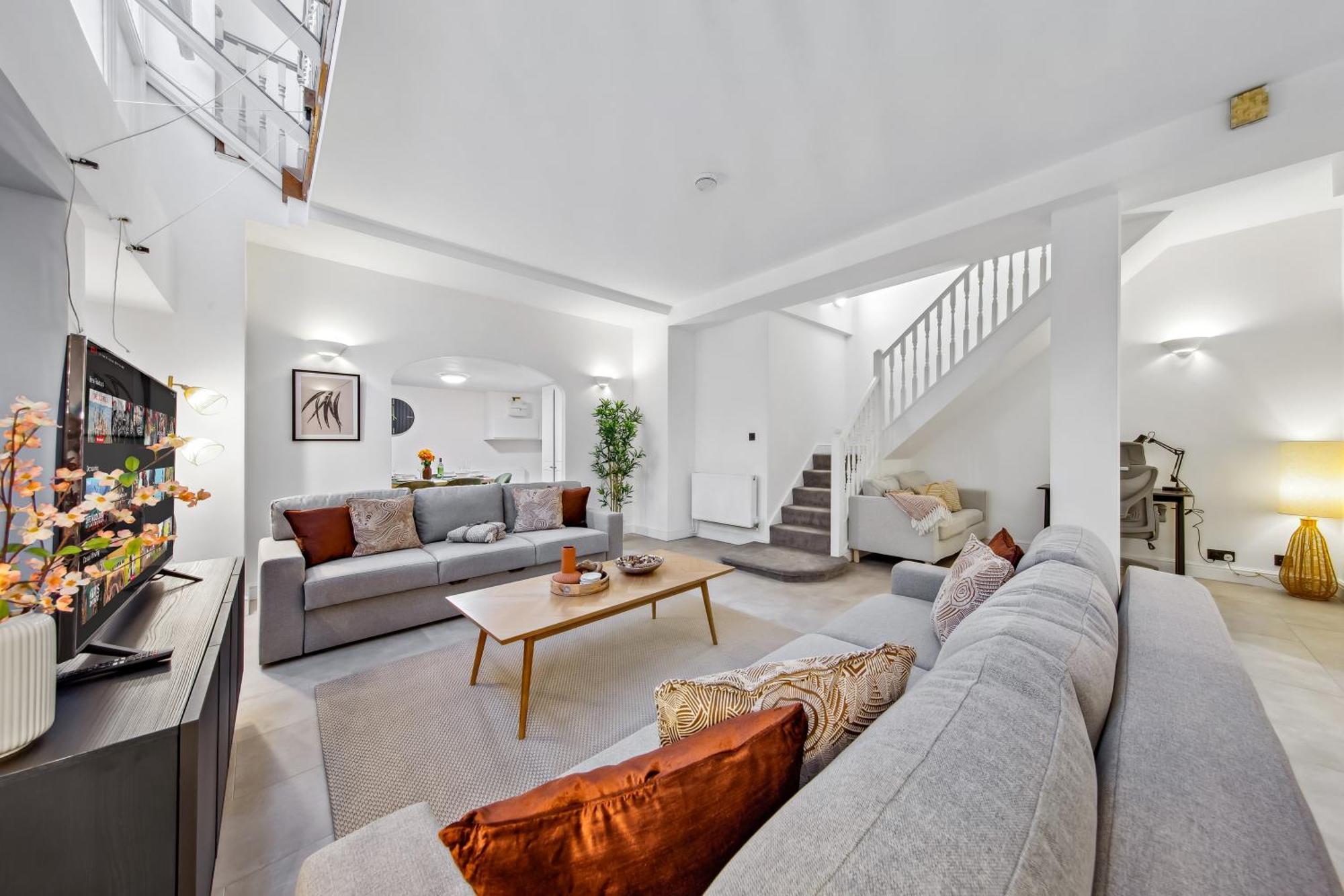 Modern 2 Bed Flat - Near Farringdon & Old Street Station - Apartamento