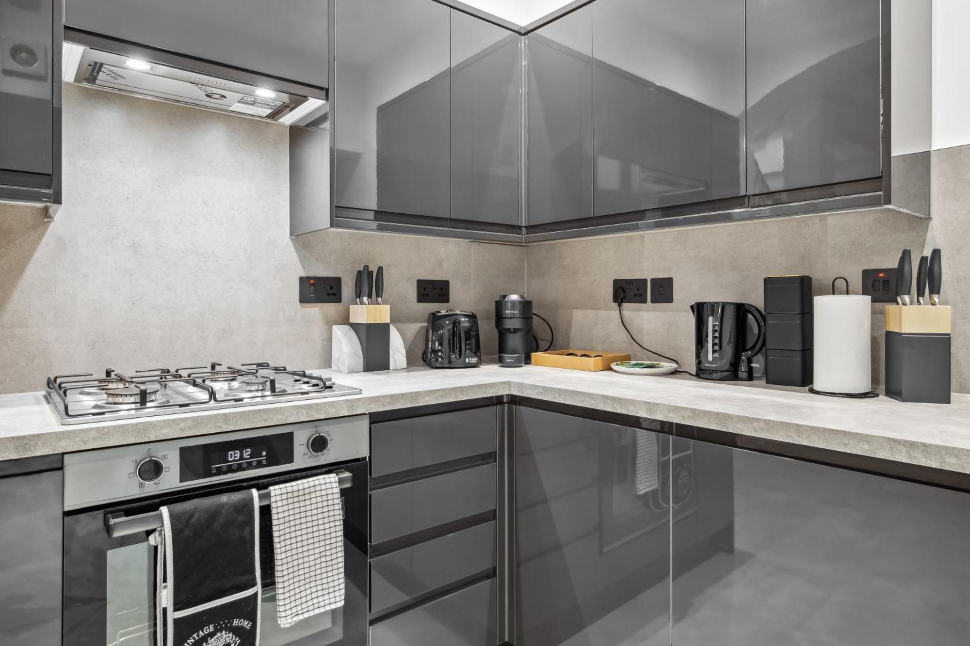 Modern 2 Bed Flat - Near Farringdon & Old Street Station - *